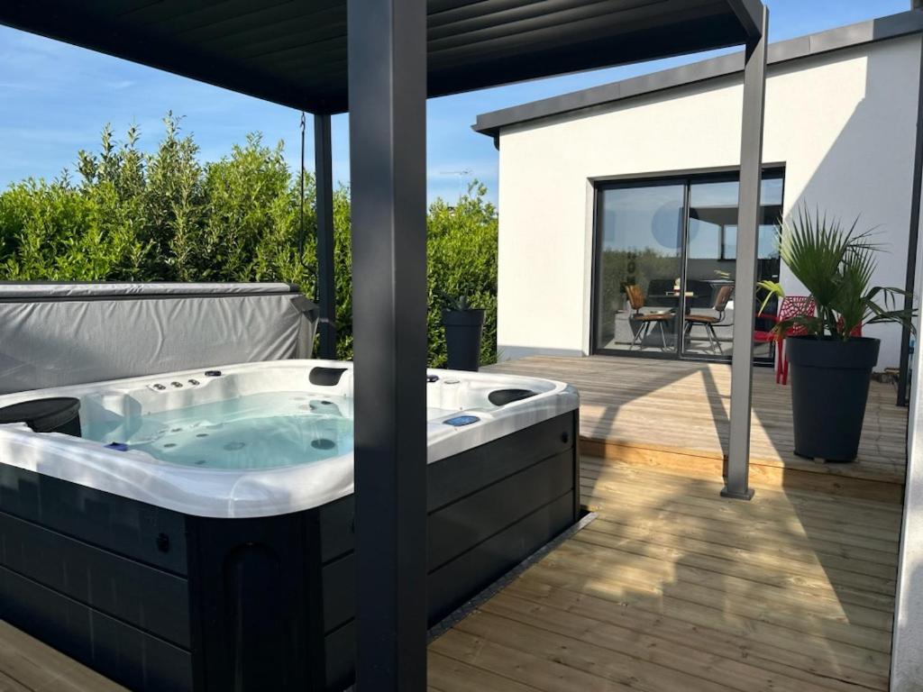 Studio & Spa La Discrete Saint-Évarzec Kültér fotó